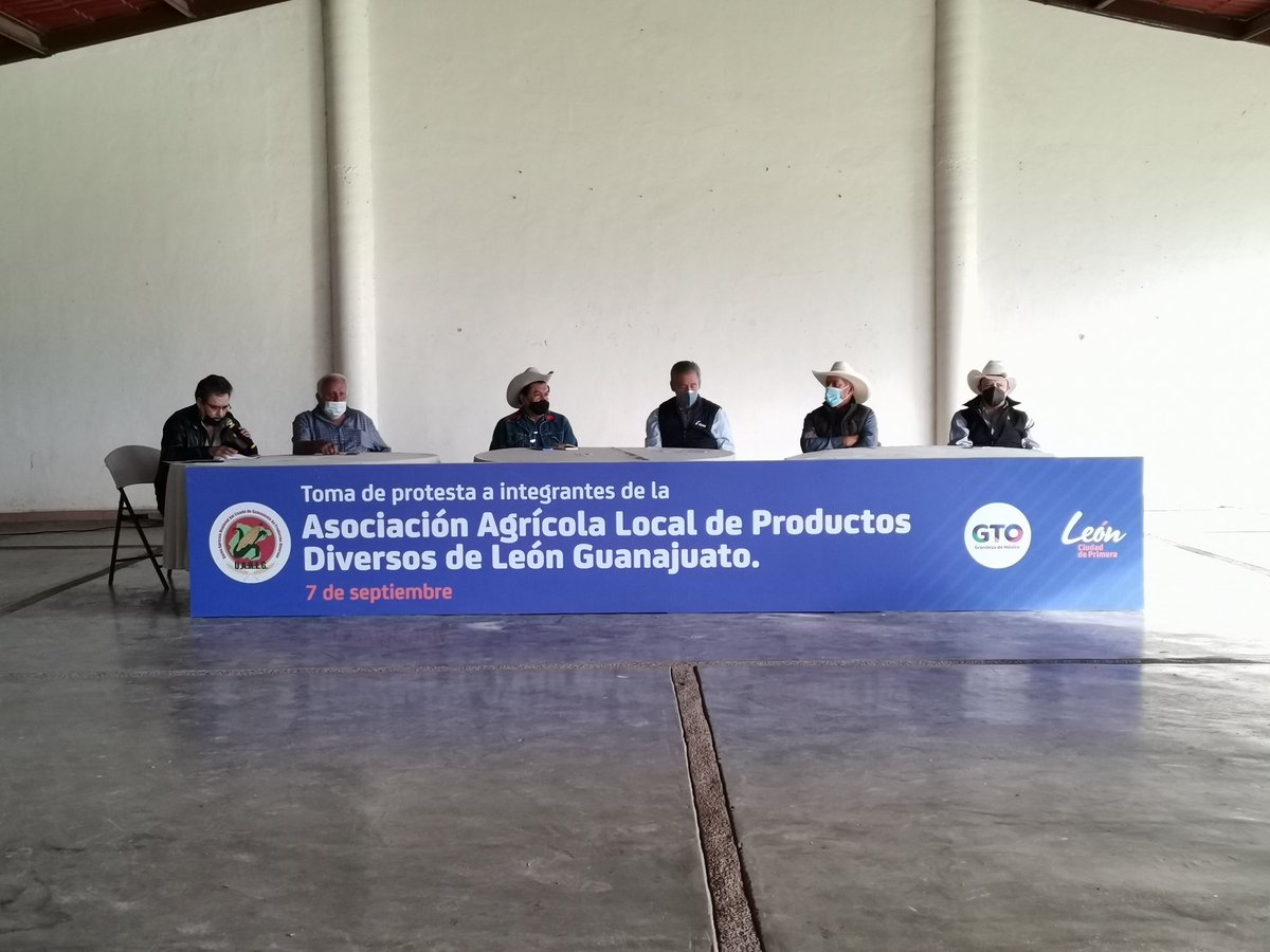 Rural_Leon's tweet image. Somo uno de los municipios más grandes del país y con un campo más desarrollado. 

Contigo y Por ti seguimos impulsando a los agricultores de la ciudad.

Hoy fuimos partícipes de la  toma de protesta de los integrantes Asociación Agrícola Local General de León.
