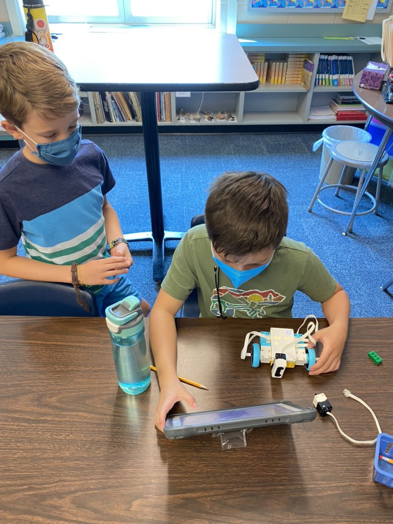 4th grade students in the enhanced learning program @SunflowerSMSD practiced roboticist skills of effort, stamina, and curiosity as they tinkered with motors and sensors.