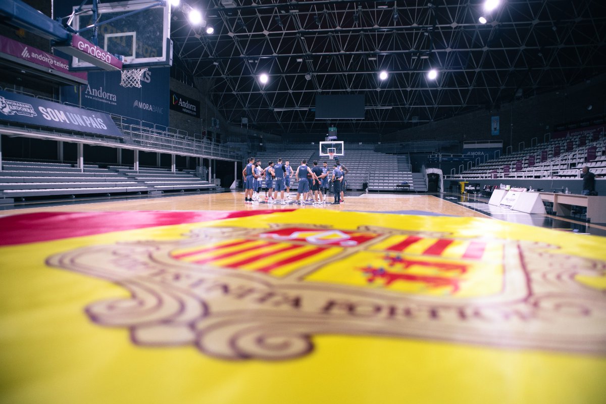 🇦🇩 A N D O R R A
El nostre lloc preferit del món.
Un país petit ple de gent que aixeca la persiana cada matí per dir-li al futur que tingui presents els nostres somnis.  
Què els lluitarem.
Ni millors, ni pitjors que la resta.
Nosaltres.
FELIÇ DIA DE MERITXELL💙💛❤️

#SomUnPais🇦🇩