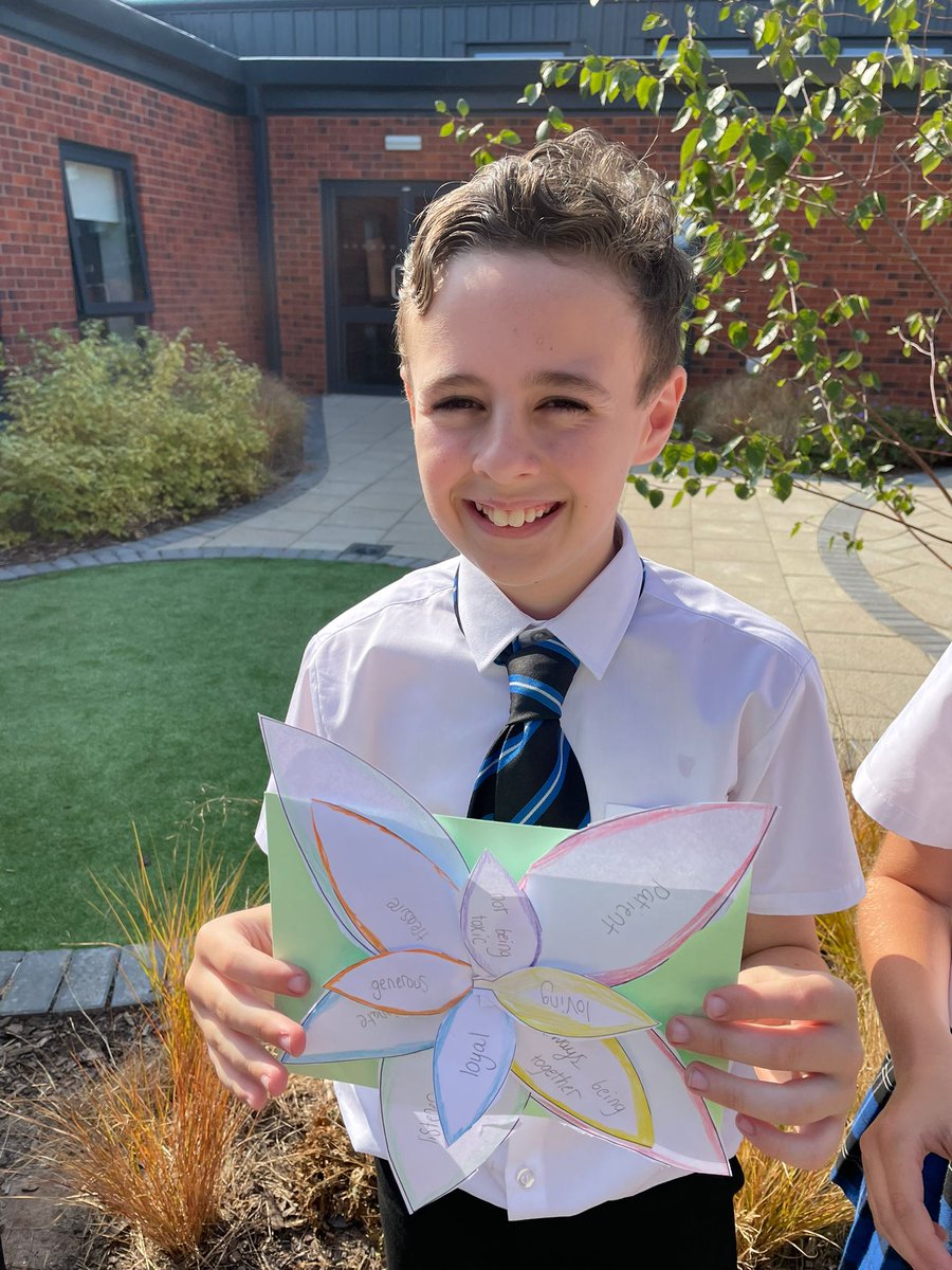 StCuthbertsPri's tweet photo. Creating our very own lotus flowers of qualities for Youth Mental Health Day 💚🌺#StCuthbertsPSHE #Strivingforward https://t.co/IdPiO0cyAr
