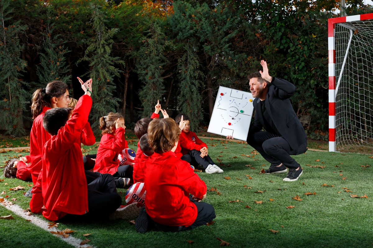 📚⚽#FútbolTerapéutico

Unimos Educación especial y deporte en el curso “Trabajo Motor en Niños con Trastornos Neurológicos y Discapacidad Intelectual”, desarrollado con la <a href="/fundacionquerer/">Fundación Querer</a> en colaboración con <a href="/comunidadmadrid/">Comunidad de Madrid</a> y <a href="/UNIRuniversidad/">Universidad Internacional de La Rioja (UNIR)</a>
Apúntate📝ow.ly/2zOo30rTkJE