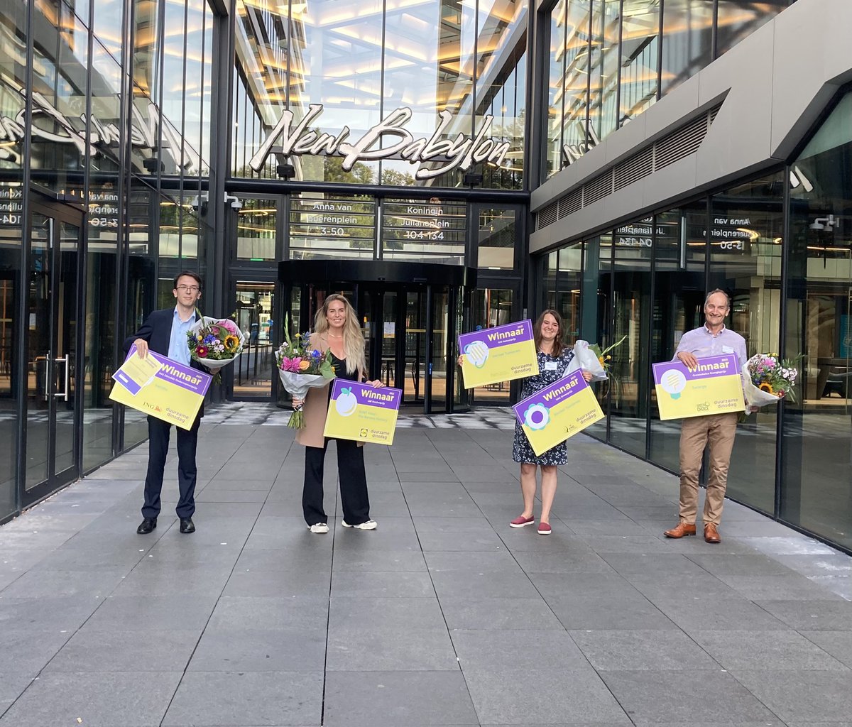 DuurzameDinsdag's tweet photo. Gefeliciteerd winnaars van de #duurzamedinsdag Themaprijzen! #veridis #suntfood #sociaaltuinieren #solarge https://t.co/DamrCHE3of