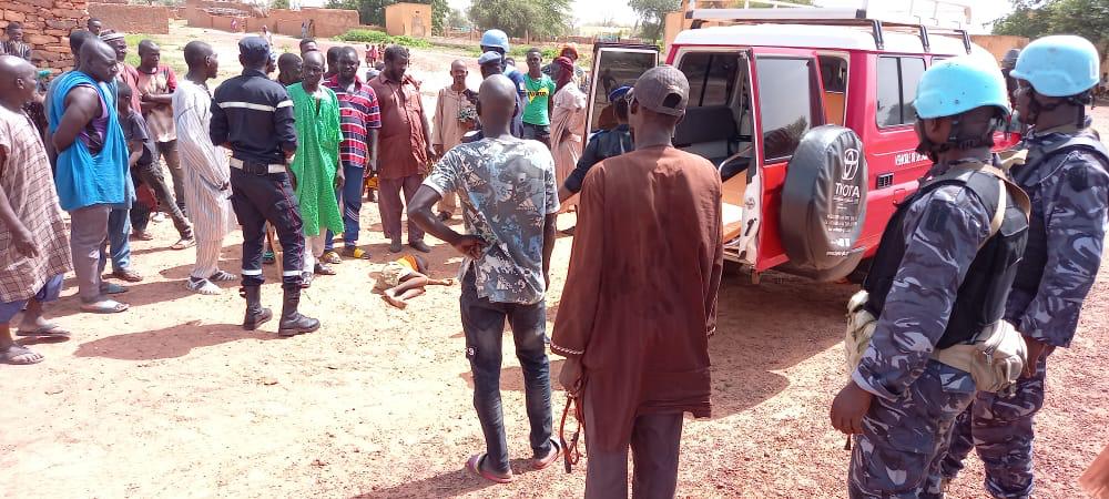 #ProtectionDesCivils @UNPOL auprès des populations. A Sévaré dans la région de Mopti, une équipe UNPOL a porté assistance à un enfant en âge de cinq (05) ans, victime d’accident de circulation routière. Un immense remerciement à l’équipe.
@PBoughani 
@UN_MINUSMA