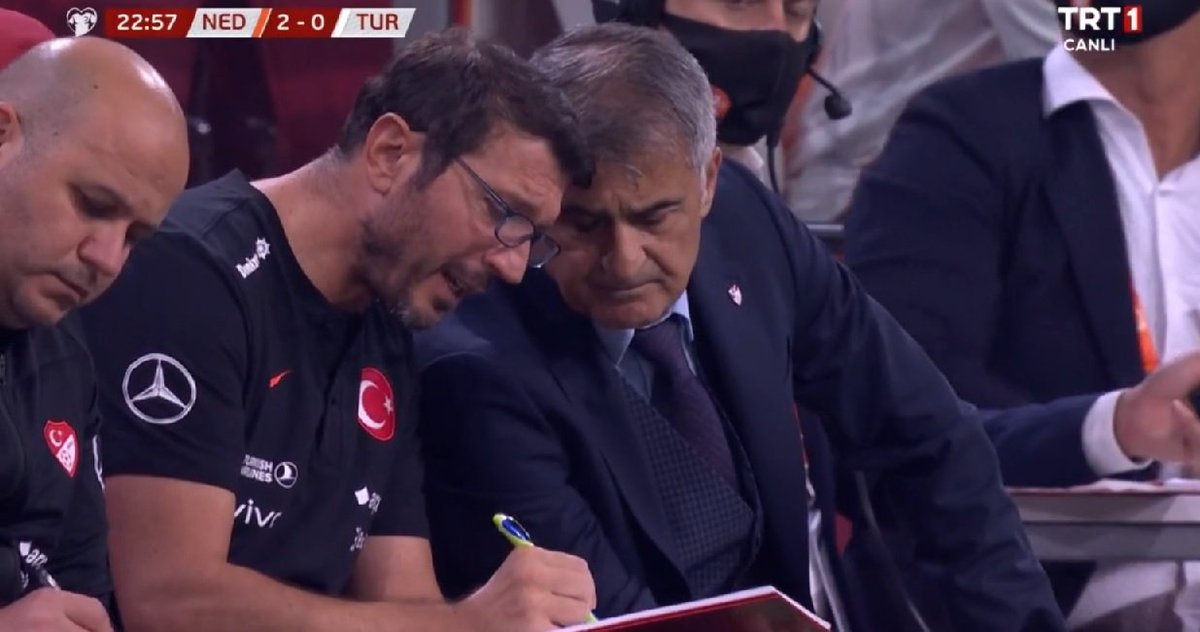 Kalan golleri hangi kanattan yiyelim Bayram? Daha 70 dk var, sıkılmayalım, yaz oraya şöyle 3 olsun 5 olsun, 6 olsun...
#senolgunesistifa #şenolgüneşistifa