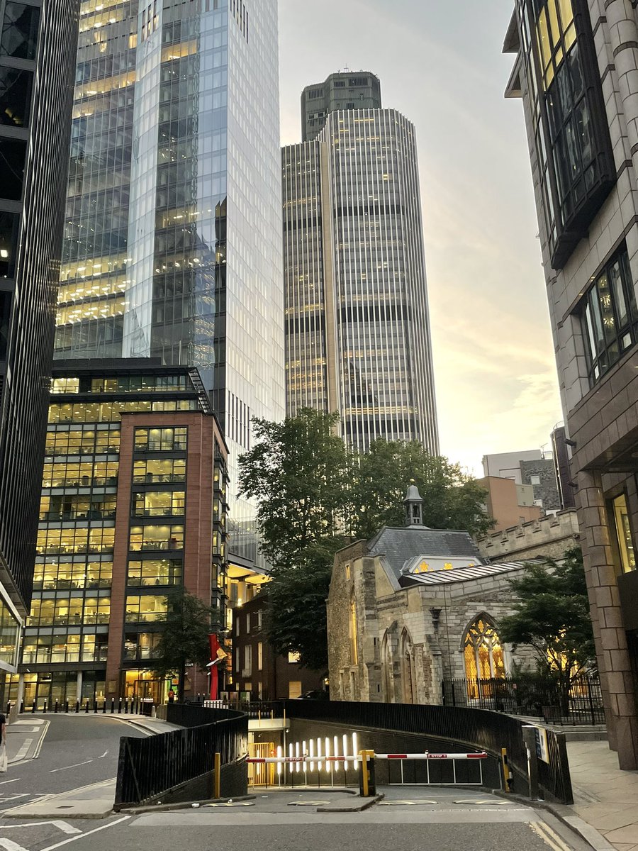 CNealefinders's tweet image. Showing rental properties to clients in the square mile!