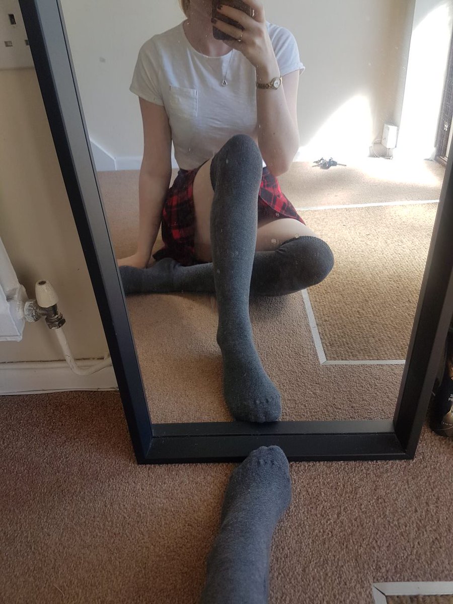 KMonroe97's tweet photo. #feetpics #feet #footfetish #kneehighs #SchoolgirlUniform https://t.co/P8ng0RGBgI