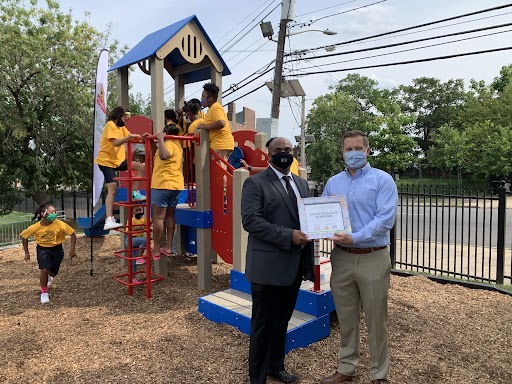 TerraCycle's tweet photo. Last week, the TerraCycle team celebrated this recycled playground that was donated to @BoysGirlsNewark by Bimbo Bakeries USA in partnership with @ShopRiteStores
#PositivePlace #GreatFutures #RecycleEverything https://t.co/PcJAZRDZnj