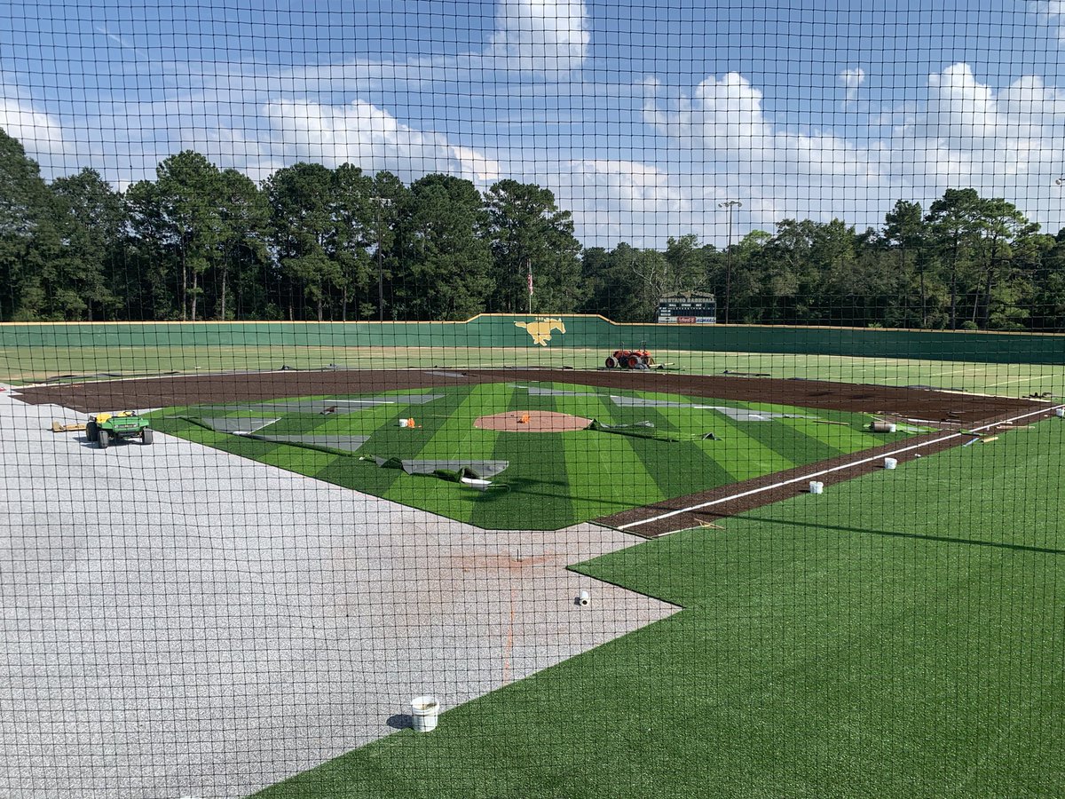 WestJonesBSB's tweet photo. Lots of new dirt hauled in today #FlyTheW🐎⚾️ @SportsContUltd https://t.co/tsaW1bTckl