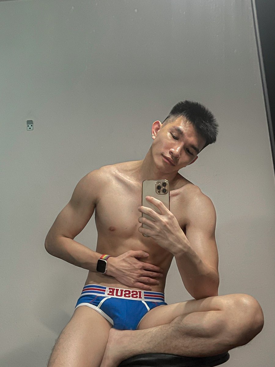 tatrakarn69's tweet photo. เกิดวันศุกร์เค้าว่า……นะ💙😜 

#issueunderwear #issuethailand https://t.co/FRvZ94DN9I