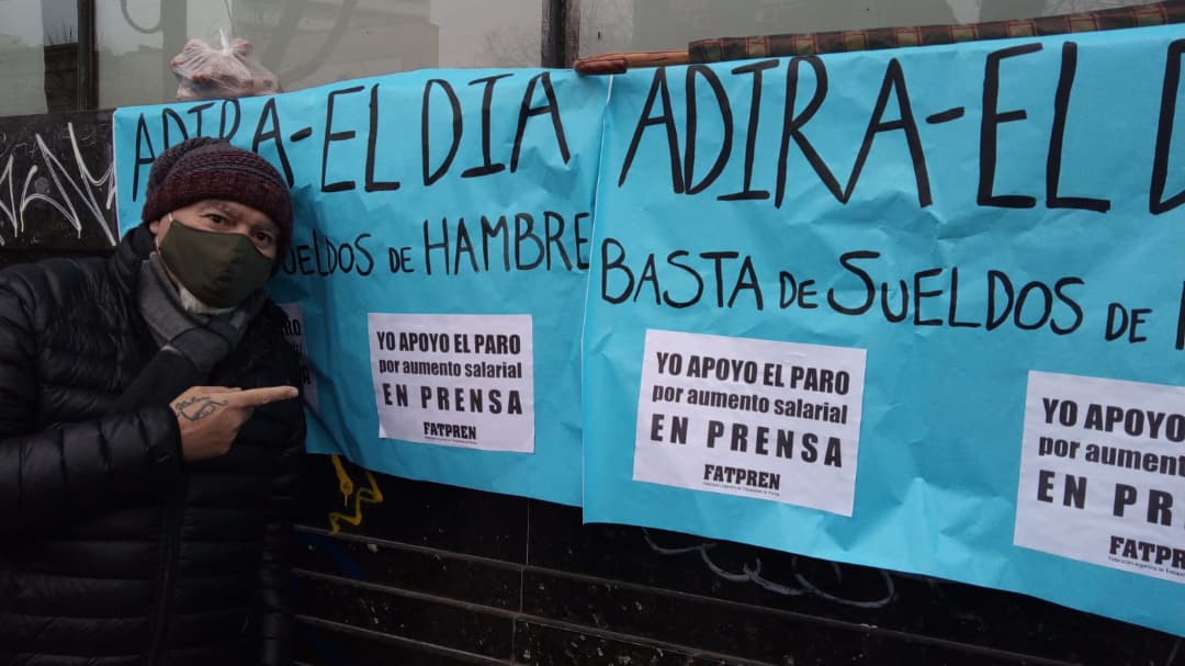 PrensaFATPREN's tweet photo. 📣 Contundente #ParoNacional en prensa escrita por recomposición salarial
👉 Leé el comunicado completo https://t.co/KJefiM8M0x https://t.co/s53TlF11r4