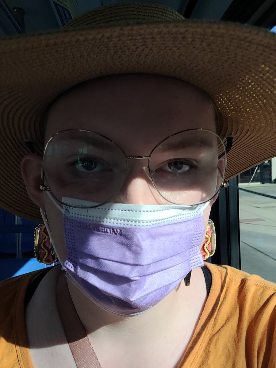 avesM2's tweet photo. lighting was simply phenomenal for taking a #bussie @sings_frog https://t.co/Nn5gHdtZni