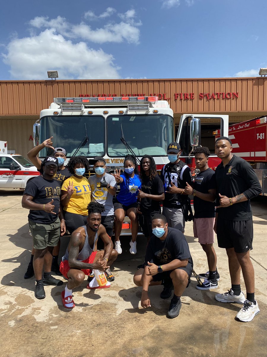 pvamupoodles's tweet image. Delta Alpha enjoyed community service before the Labor Day Weekend ❕❕❕Looking forward to working with @pvalphas again ❕ 💙💛🖤💛

#greaterservice #greaterprogress #pvamu #DeltaAlpha #SigmaGammaRho #communityfirst #communityservice
