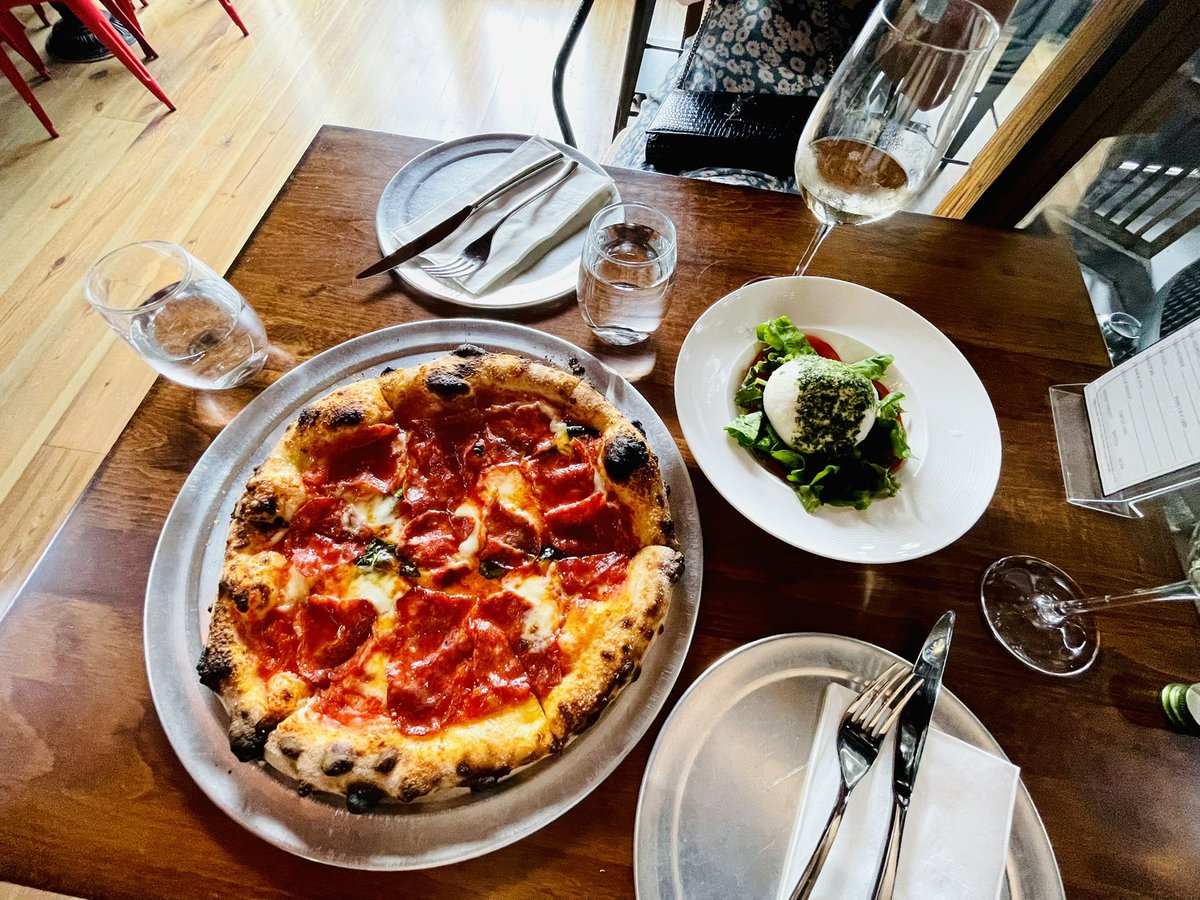 idytam's tweet photo. @Yelp #jamesportvineyards #neoplitanpizza #yelp https://t.co/XPhFKRPiJ4