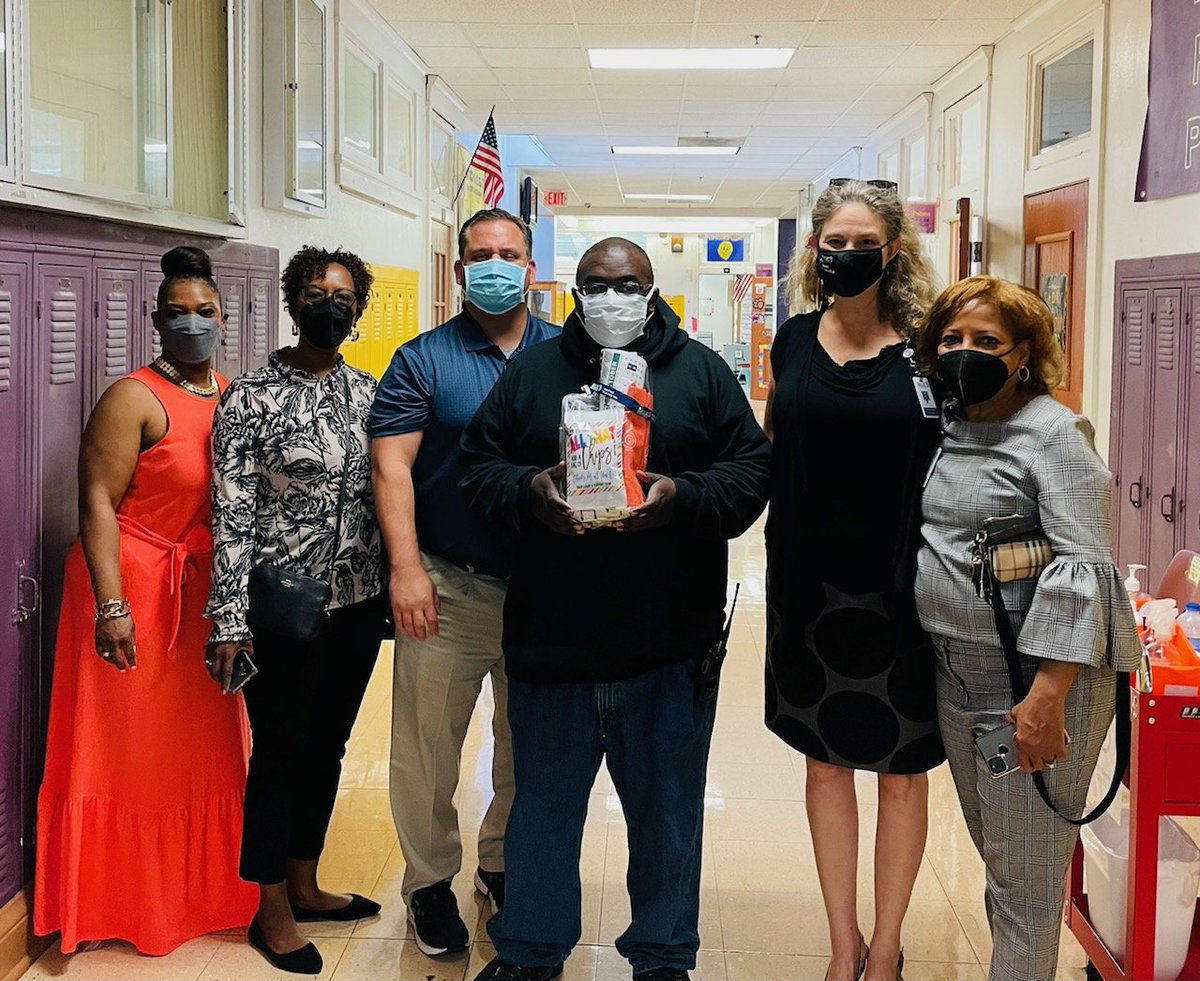 Look who is the celebrity of the day! Mr. Nick Williams. We appreciate your custodial leadership at Lipscomb.
<a href="/dallasschools/">Dallas ISD</a> 
@MRamirezDISD 
<a href="/DISDFacilities/">Dallas ISD Maintenance & Facility Services</a> 
<a href="/DMPetters/">Danielle Petters</a> 
,<a href="/cchristmanAKA/">Cora Christman</a> 
<a href="/BaysonChrista/">Christa Bayson</a> 
<a href="/LibraryLipscomb/">Lipscomb Librarian</a>