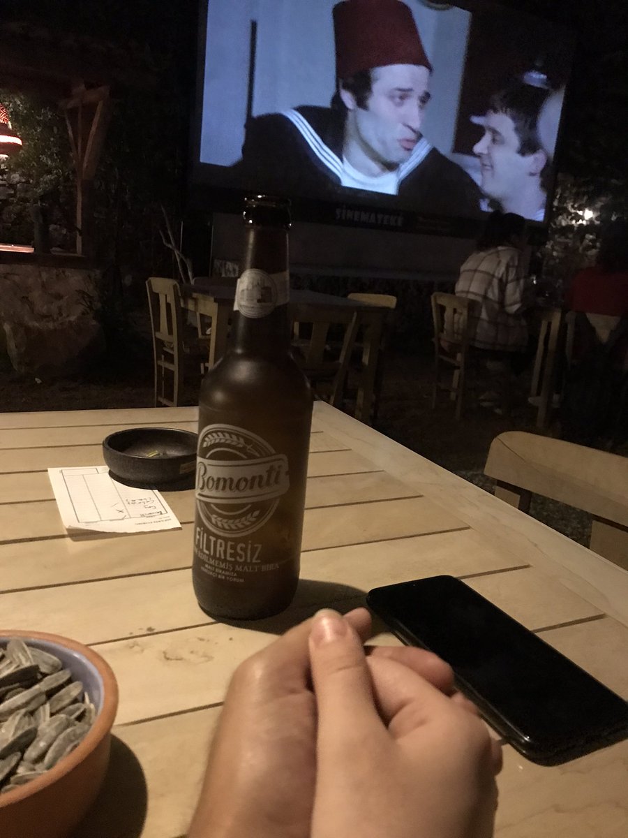 PAPAZINCAYIRI48's tweet photo. Her bir ayrıntısında bin mutluluk gizli.. #Açıkhava #Sinema #SütKardeşler
#elleriellerime #çokgalp 😇🤲🏼💚 https://t.co/OdeVjZ433N