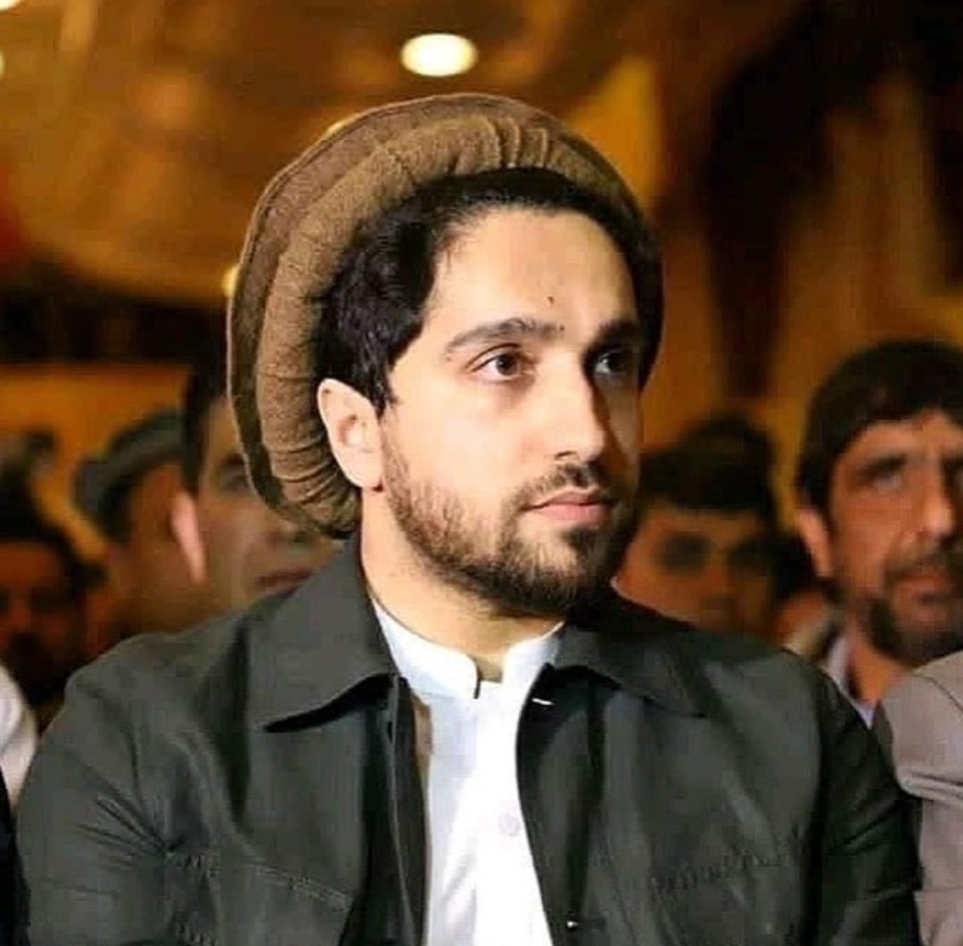 EURTIMES's tweet image. #LatestNews 🔴
Ahmad Massoud was attacked by Pakistan helicopters, but they failed.
Now Ahmad Massoud in safe place in great Mountains of HinduKush. #AhmadMassoud