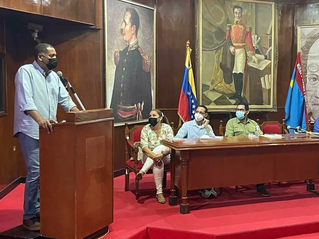 ¡Desde #Coro #Falcón en jornada de Consulta Pública del Proyecto de "Ley Orgánica del Parlamento Comunal Nacional" junto al Dip Juan Carlos Sierra y la Dip Petra Tovar!

#ComunaONada
#LoVolvimosALograrEnMexico 

<a href="/NicolasMaduro/">Nicolás Maduro</a> 
<a href="/dcabellor/">Diosdado Cabello R</a> 
<a href="/jorgerpsuv/">Jorge Rodríguez</a>