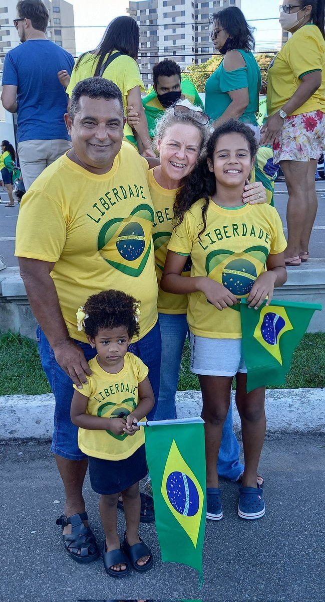 coronelrochase's tweet photo. Em Aracaju foi muito bom. Junto com minha amada esposa Virgínia levamos nossas filhotas, Valentina e Agatha, para a primeira carreata delas, para a 1a manifestação pacífica pela liberdade e por nosso presidente @jairbolsonaro .
#7deSetembroPelaLiberdade
#coronelrocha https://t.co/VyZc2YHmf0