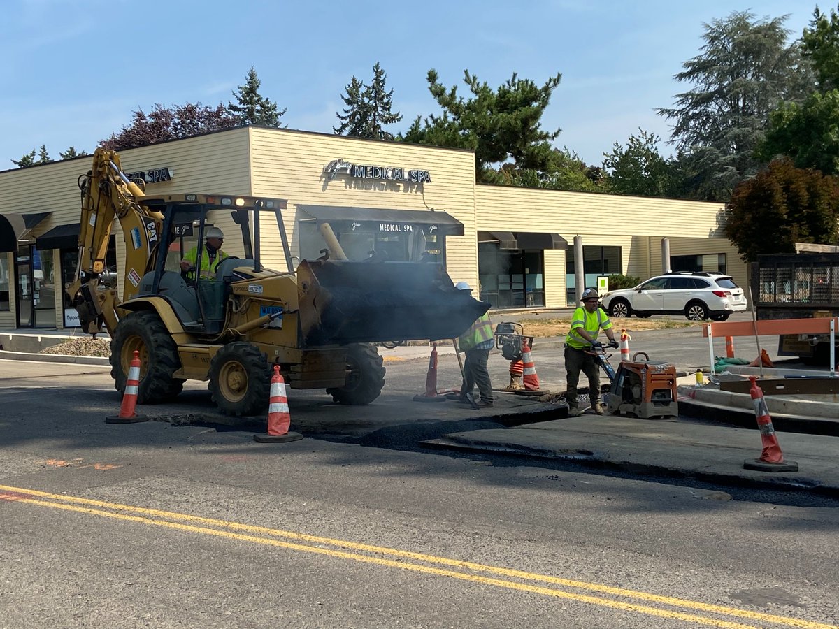 LakeOswegoInfo's tweet photo. #BoonesFerryProject #TrafficAlert: ๐งFrom 9/8-9/10 expect significant delays 4 a.m. - 3 p.m. on Bryant Rd btwn Upper Dr & Boones Ferry in #LakeOswego. Crews are pavement patching. Allow extra travel time or find an alternate route. https://t.co/e4FEZNEWwH #PDXTraffic https://t.co/PTgMXWfnpA