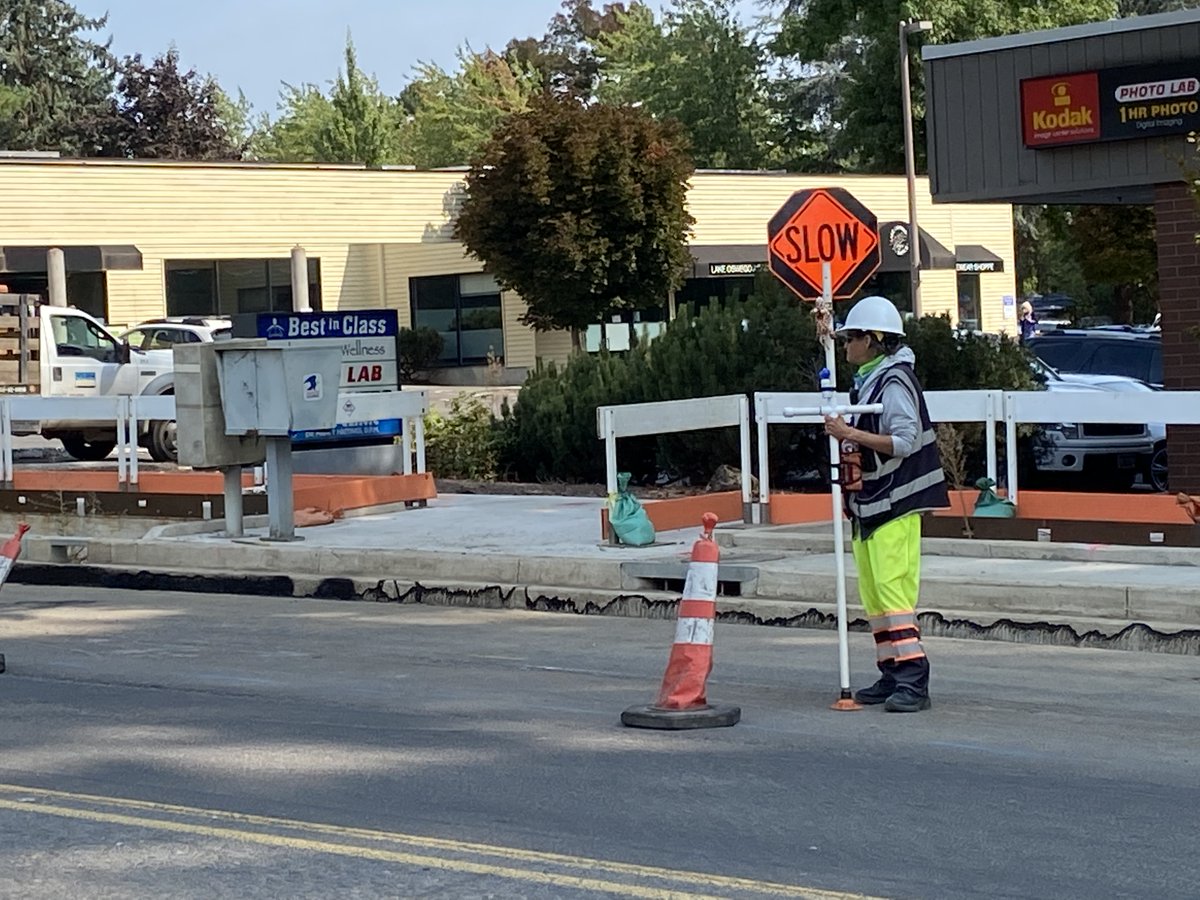 LakeOswegoInfo's tweet photo. #TrafficReminder: Expect delays 9/8 - 9/10 from 4 a.m. – 3 p.m. on Bryant Rd btwn Upper Dr & Boones Ferry in #LakeOswego. Crews are pavement patching. Watch for flaggers. Allow extra travel time or find an alternate route. https://t.co/e4FEZNEWwH #PDXTraffic https://t.co/f9ZsUiXYEL
