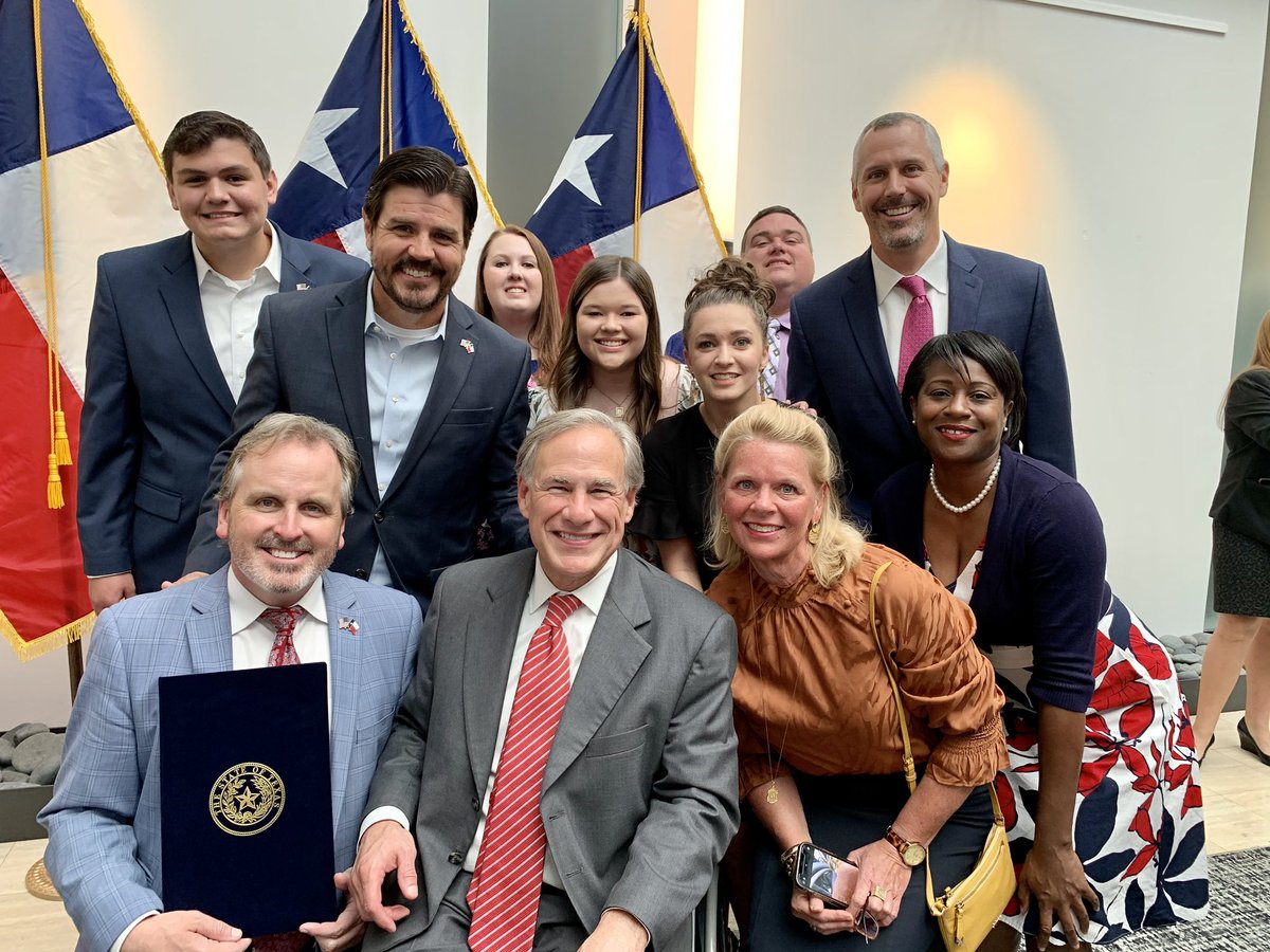 TexasYRs's tweet photo. The @TexasYRs have been a major part of every #txlege priority including election integrity. Thanks to the legislators we worked w/ &amp; @GovAbbott for recognizing our contribution. Special recognition goes to @HoustonYR member @briscoecain for championing #SB1 in regular session. https://t.co/i4HJaN7fuO