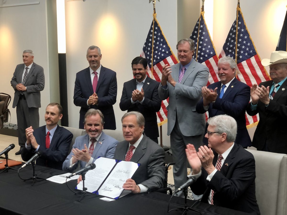 TexasYRs's tweet photo. The @TexasYRs have been a major part of every #txlege priority including election integrity. Thanks to the legislators we worked w/ &amp; @GovAbbott for recognizing our contribution. Special recognition goes to @HoustonYR member @briscoecain for championing #SB1 in regular session. https://t.co/i4HJaN7fuO