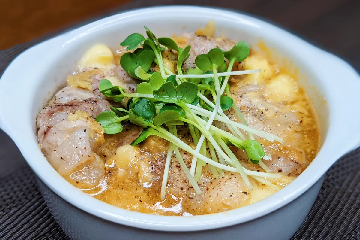 電子レンジで作れちゃうから火を使う必要なし！豚バラ肉×チーズのとっても美味しそうなレシピ！