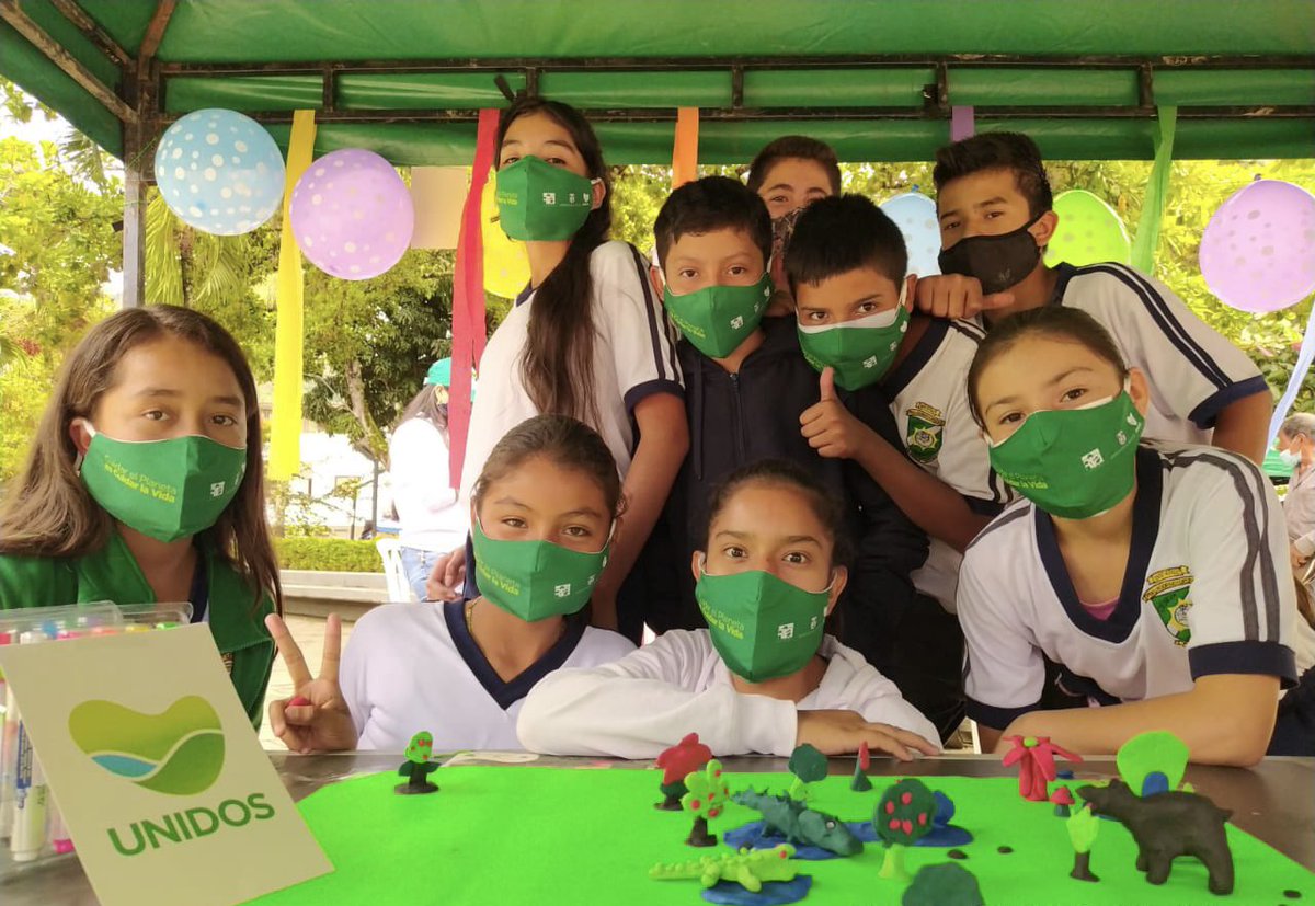 Ambiente_Ant's tweet photo. Acompañamos la primera edición de la Feria del Oso de Anteojos en el municipio de #Peque🎉, una iniciativa en la que trabajamos UNIDOS con @WWFColombia, @ParquesColombia, @CORPOURABA, @VoyconFroy y @EPMestamosahi para sensibilizar sobre la importancia de proteger a esta especie🐻 https://t.co/vwZ1Brvf9G