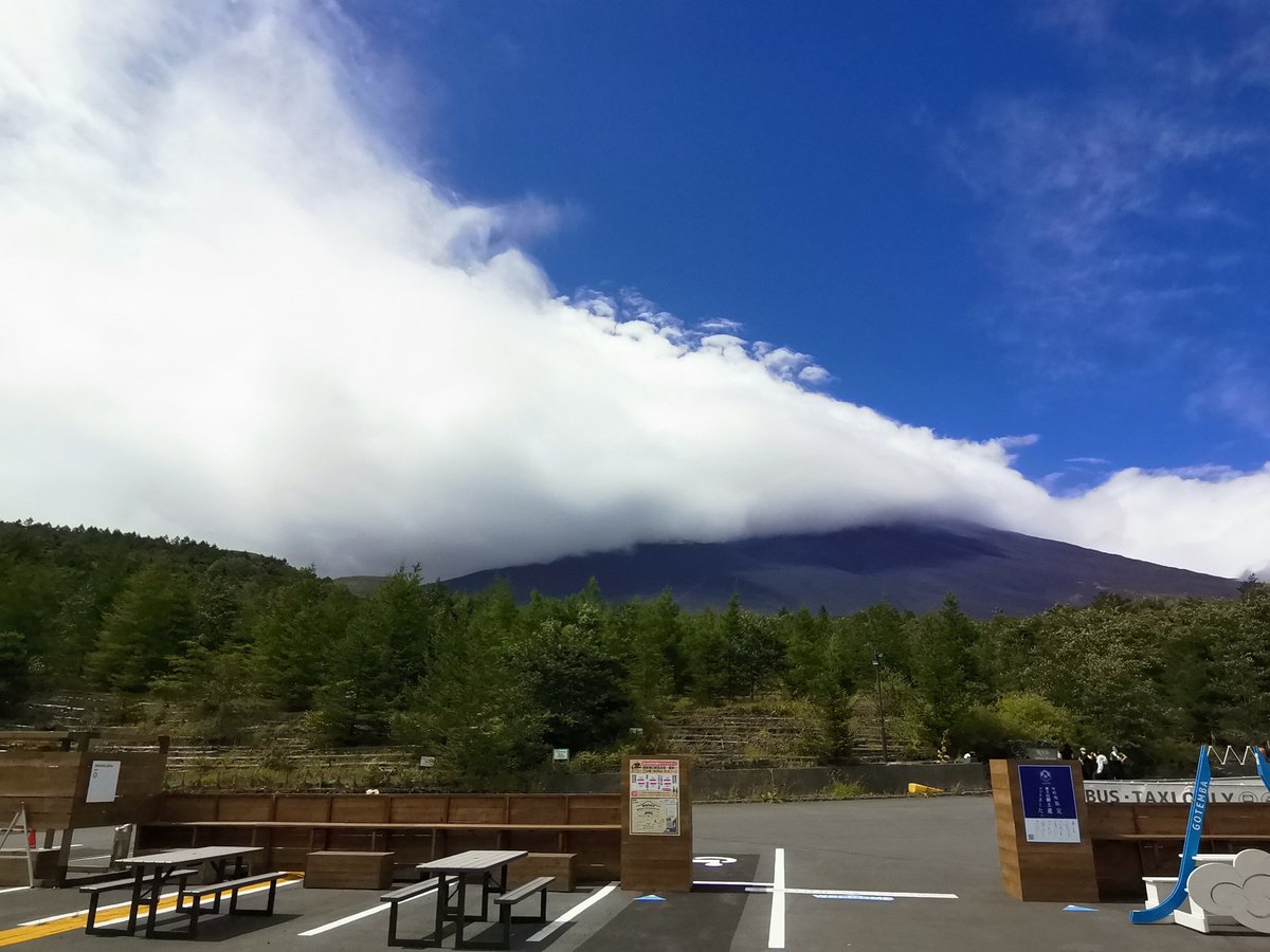 Mtfuji Trailstation 17 00現在富士山御殿場口新五合目に晴れ間が 穏やかな夕暮れ時を迎えています 明日は最終日 どうか晴れますように 気温度 湿度85 富士山 御殿場 御殿場口 トレステ 富士山の天気 Mtfuji Mtfujitrailstation Gotemba