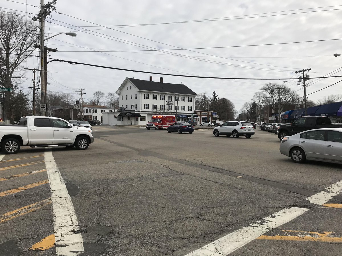 Fols4life's tweet photo. Listen I love Massachusetts but if tomorrow this intersection in Weymouth ceased to exist the world would be a better place https://t.co/imTNaKo52I