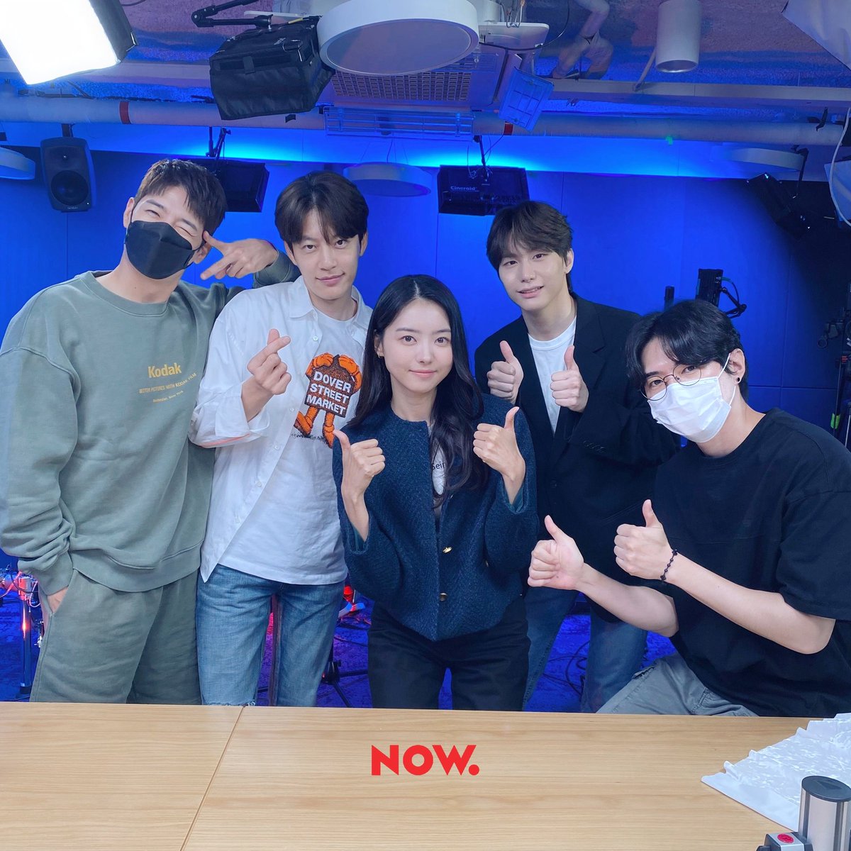 npop_zip's tweet photo. 가을이니까🍂 감성 촉촉해지는 뮤지컬 한 편 같이 보실래요? #세븐 #임나영 #강승식 <#사랑했어요>의 주연 배우가 #지오디 #점심어택 에 왔습니다💙
라이브 무대 ➕ 세 사람의 꿀케미! 지금 보실 수 있어요😎 #NOW온에어 #god 보쇼🍁같이보기https://t.co/XPiEDgfh70 https://t.co/Evt8c1D5Ao