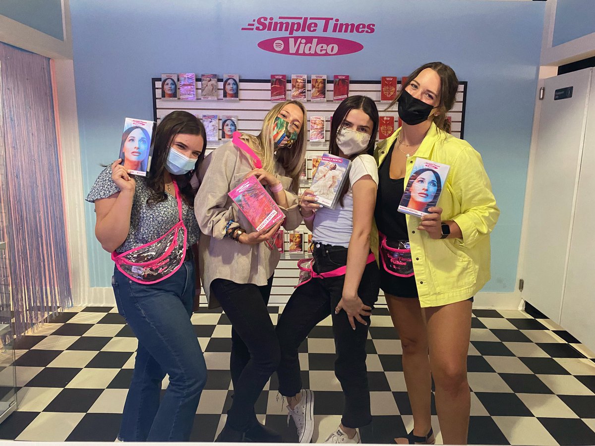 Brooke_Webster's tweet photo. feeling extra ready for star-crossed now @KaceyMusgraves✨ #simpletimesmachine #starcrossed #Spotify https://t.co/ZF9N2xGvZo