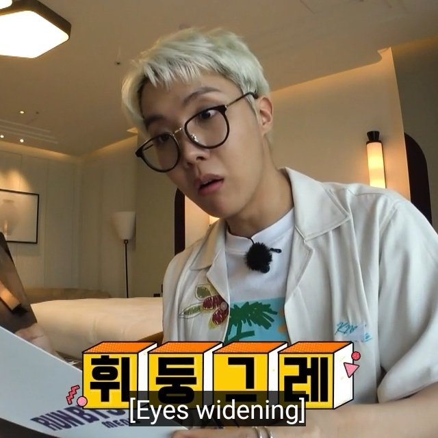 lvjwan's tweet photo. new bts                                  omfg wth
album hehe                           the price https://t.co/XAAI7UgPwx