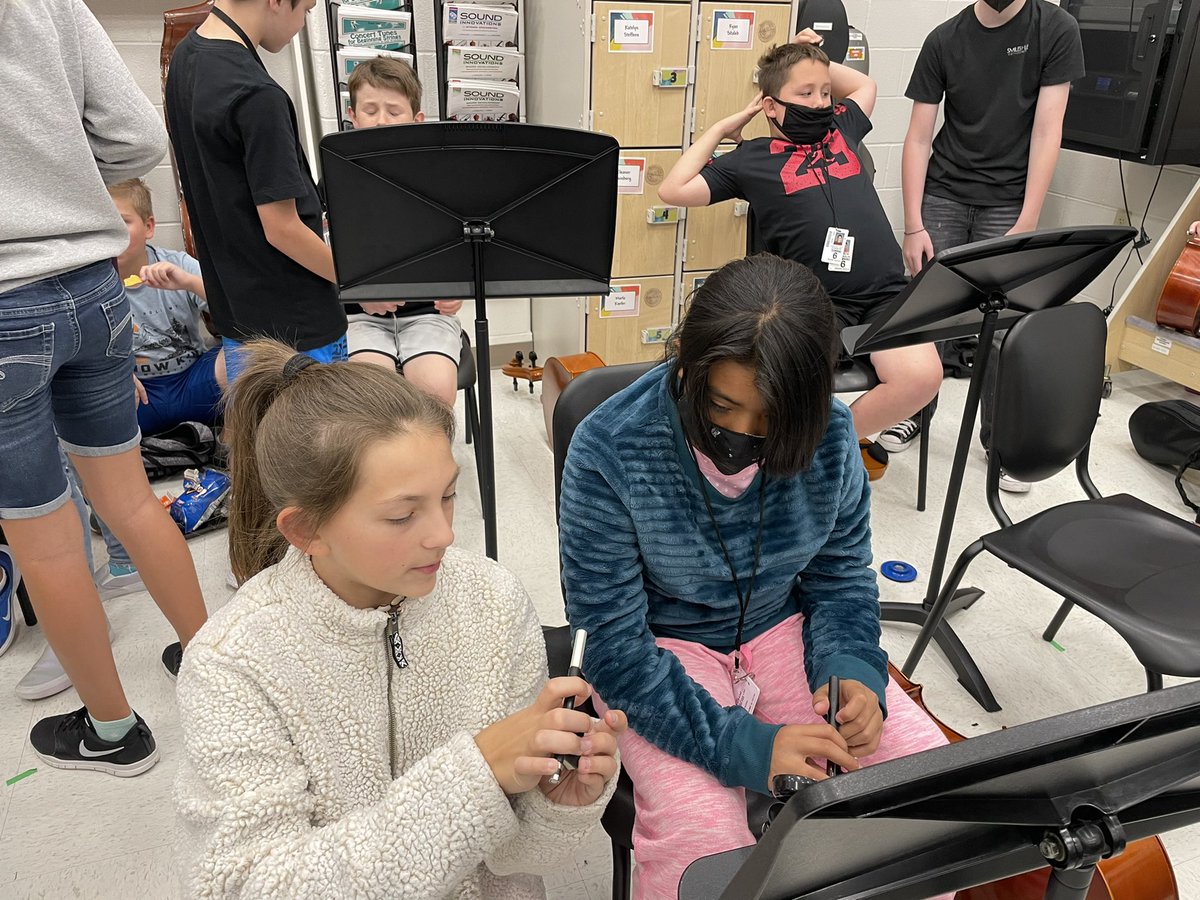 DowningBach's tweet photo. Teaching each other the bow hold today! https://t.co/7AP6xbnJp4