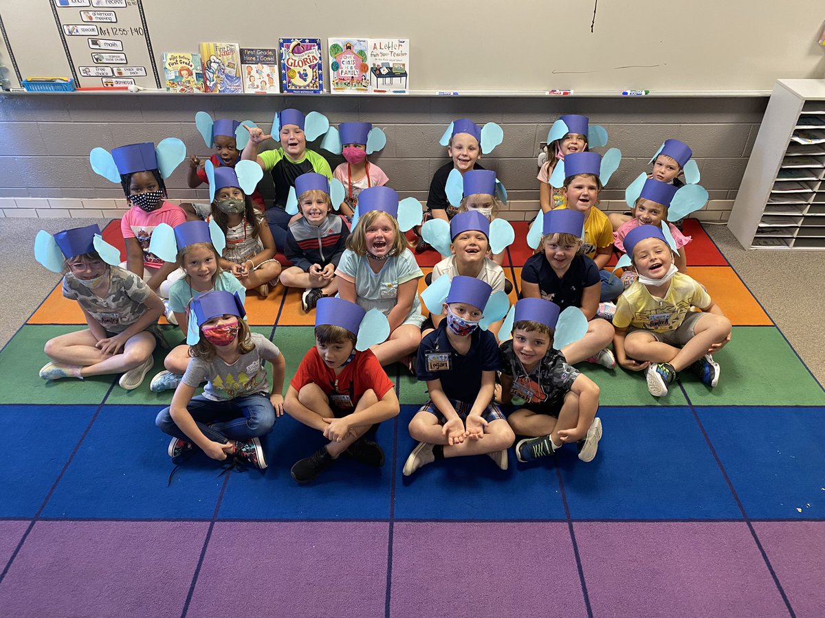 TeachyThomas's tweet photo. First grade friends❤️Ready to rock this year with their listening ears 🥰 @swartz_creek  @SyringDragons https://t.co/QvLJv3xCl5