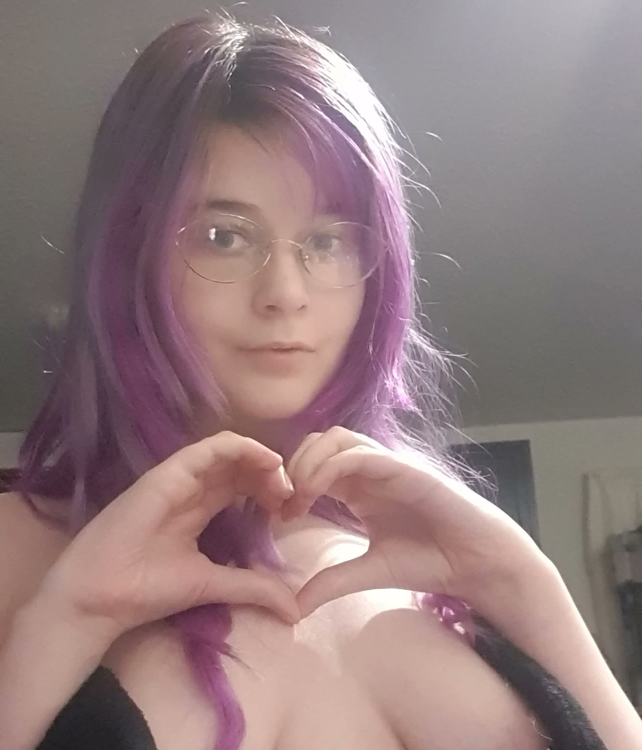 Stormy_loves_u على X: I know this isnt positive but this is my smallest  account and I just wanna vent . Sometimes i wanna die Ive had a rough life  and while I