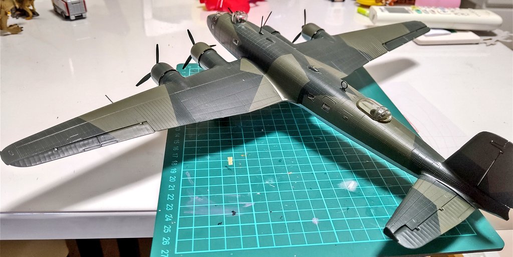 Hiro19820927's tweet photo. おはようございます❗️
Fw200、着陸脚とアンテナ類が付き完成が見えてきました😁
後は爆弾の搭載とデカール貼りです😆
#プラモデル #爆撃機 #ドイツ空軍 #Fw200 #レベル https://t.co/GMV0Iw06Pw