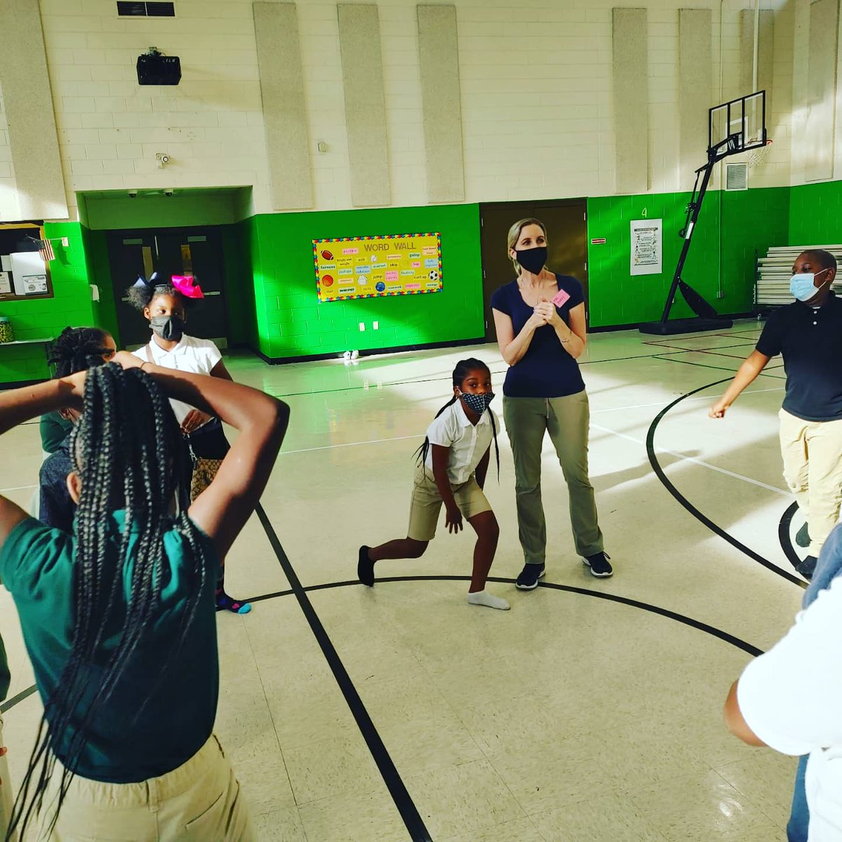 loopitupsav's tweet photo. We are so thrilled to continue our partnership with the SCCPSS 21st Century Program! Everyone had a great first day! #TeamAwesome #AllWeHaveIsFun https://t.co/OvEkjGBKKl