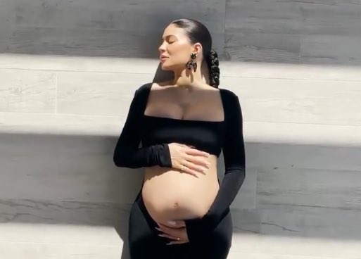 nepobabys's tweet photo. i can’t talk right now i’m crying over kylie jenner pregnancy https://t.co/UsXfpl0kOe