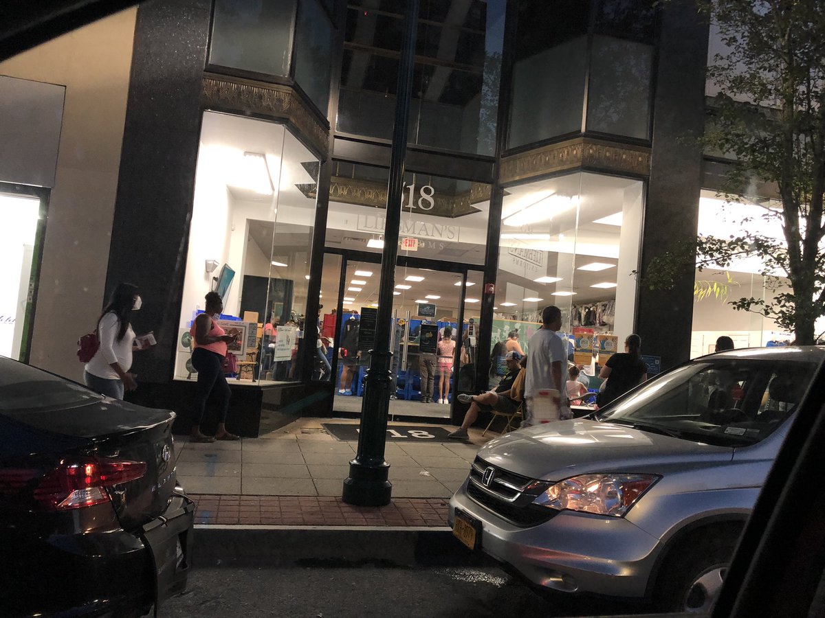 Fresheyefr's tweet photo. Liebman’s , from New Rochelle,  am sorry to say you were not ready for #BacktoSchool2021 More than 3 hours wait to pick up a pre paid uniform… I am sure you can do better than that. This is disrespectful for the families. https://t.co/JcTSxceVpz
