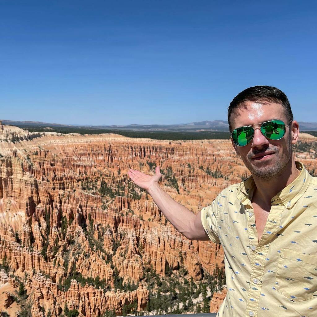 ChrisRyanNYC's tweet photo. Welcome to #brycecanyon #hoodoos #bryceamphitheater #brycecanyonnationalpark #chrisryannyc https://t.co/0w9y5DUGtV https://t.co/dhiQCFZQDu