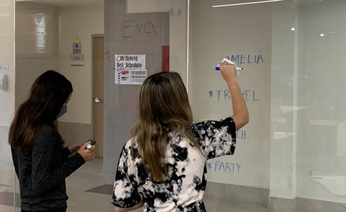 jorgecolungaa's tweet photo. Designing requires creative thinking, time management, skill,and evolving client requirements.Designers must keep a whole bunch of design resources in hand! Today, students stretched their design thinking skills in our Digital Design class!  #designthinking #YesLab @ASFM_official https://t.co/mxEa2Qy9at