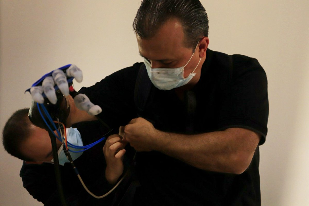 cacifuentesg's tweet photo. Our soft-robotics prosthetic hand 🦾 was successfully tested with patients #PrExHandProject

@protesisavanza @H_Wurdemann @mehran_moazen @orionramos @MarcelaMuneraR @CBECIJG @Escuelaing @RAEngGlobal @SoftHaptics @uclrobotics https://t.co/sTcv3qU9O5