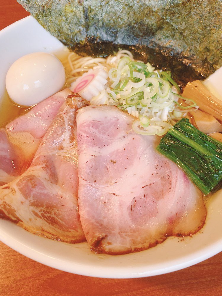 ramen_oguri0301's tweet photo. 本日も20時まで♡
限定は昔ながらの中華そば♡
醤油or塩スタッフまでお伝えください‼︎
ただいま餃子ができたてです♡
大量予約入らなければ終日提供いけるかな？と思います‼︎
おぐスタ丼やります♡
本日もよろしくお願いいたします
🙏🙏🙏 https://t.co/8Yj4MHMYCp