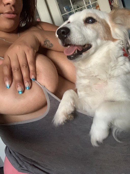 How she likes to be carried https://t.co/uxqeZHNyFP