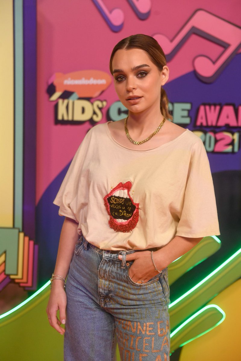 moonlightmacag's tweet image. avisen que fue a romperla nomas de ver tremendo outfit

MG ACTRIZ FAVORITA