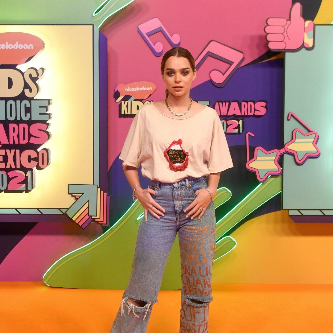 moonlightmacag's tweet image. avisen que fue a romperla nomas de ver tremendo outfit

MG ACTRIZ FAVORITA