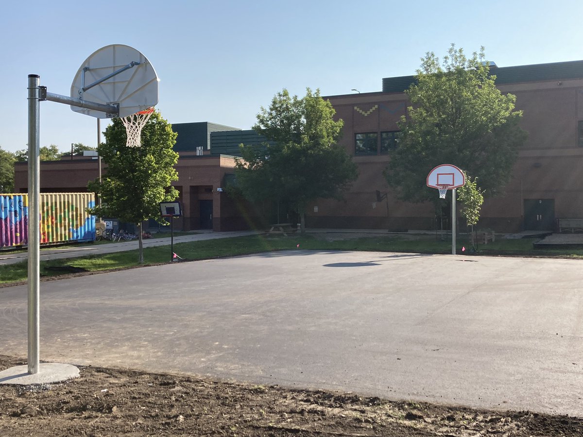 MPS_LucyLaney's tweet photo. Check it out - we got a new basketball court! 🏀
#bestrecessever #healthybodyhealthymind #wereplayingbasketball https://t.co/8o2LiLbfEj