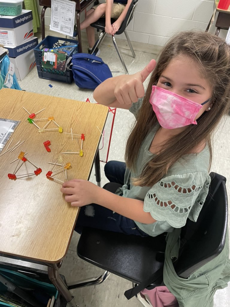 KenerlyC's tweet photo. Today we thought like an engineer and used toothpicks and gummy bears to hold up textbooks. My kids and student teacher loved it. @oesrams #supersecondgraders https://t.co/DZSN9HSoyh
