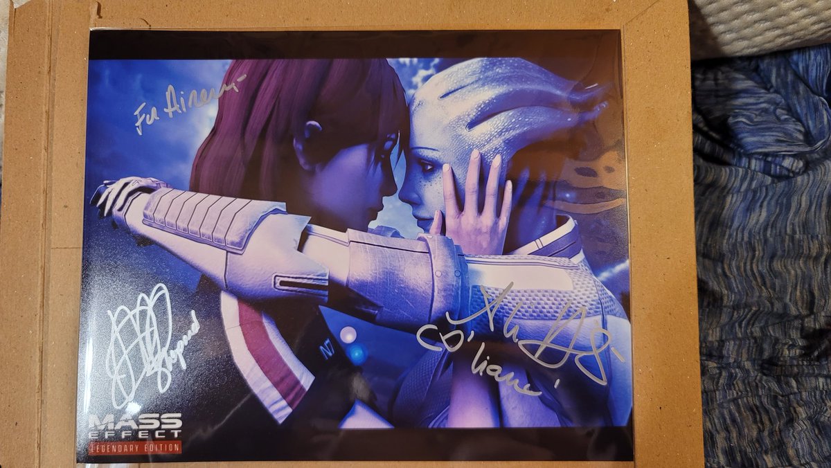 wilddragonflyin's tweet photo. My print finally arrived!!! 😁 signed by the inimitable @jhaletweets and @missalihillis, I'm so excited to finally be able to put this with all of my other prints! https://t.co/xEg00sEazm